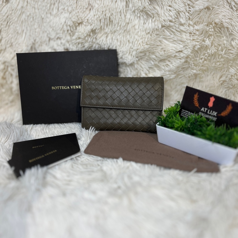 Sold Authentic BOTTEGA VENETA Intrecciato Leather medium trifold wallet in brown